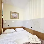 Apartment Reo's Golem (Tirana)