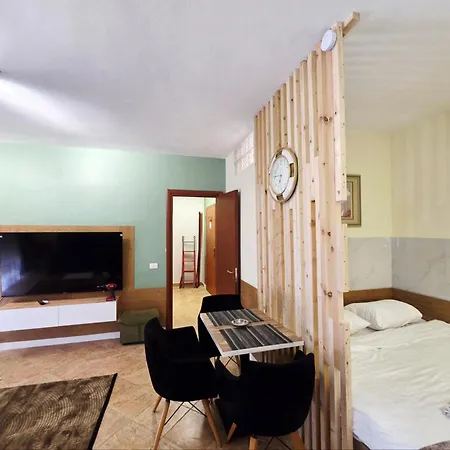 Apartment Reo's *