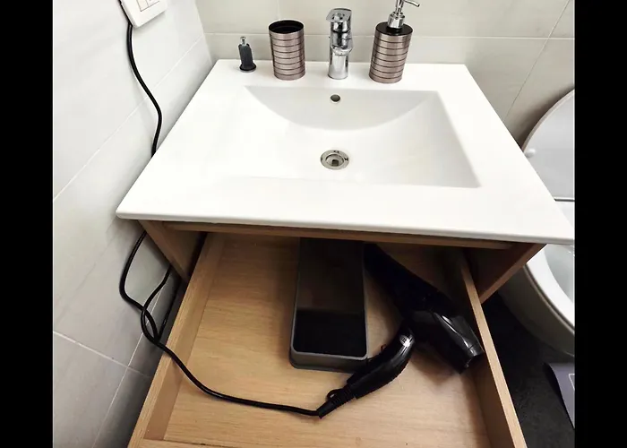 Reo's * Golem (Tirana)